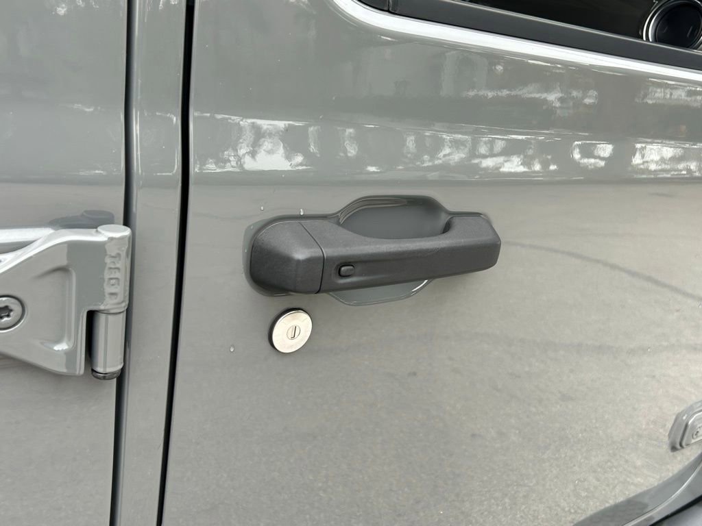 Certified 2018 Jeep Wrangler Unlimited Sahara image 32