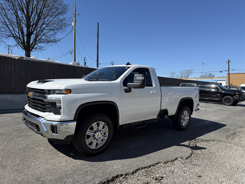 Used 2024 Chevrolet Silverado 2500 LT w/ Convenience Package image 6