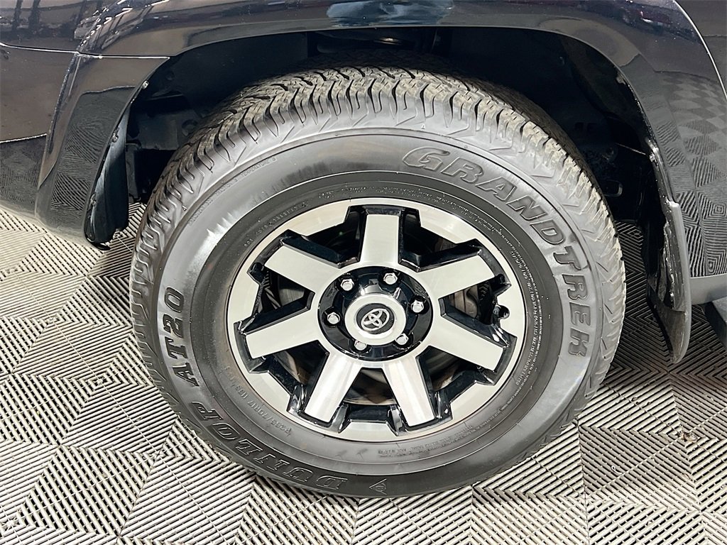 Certified 2024 Toyota 4Runner TRD Off-Road Premium image 28