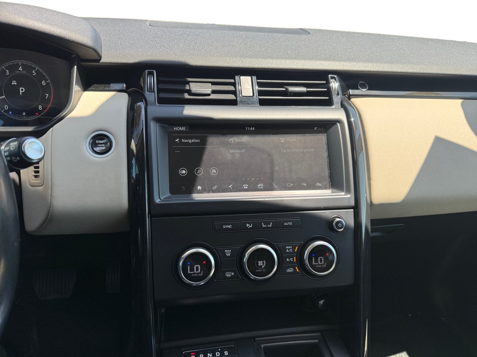 Used 2018 Land Rover Discovery SE AWD/4WD image 12