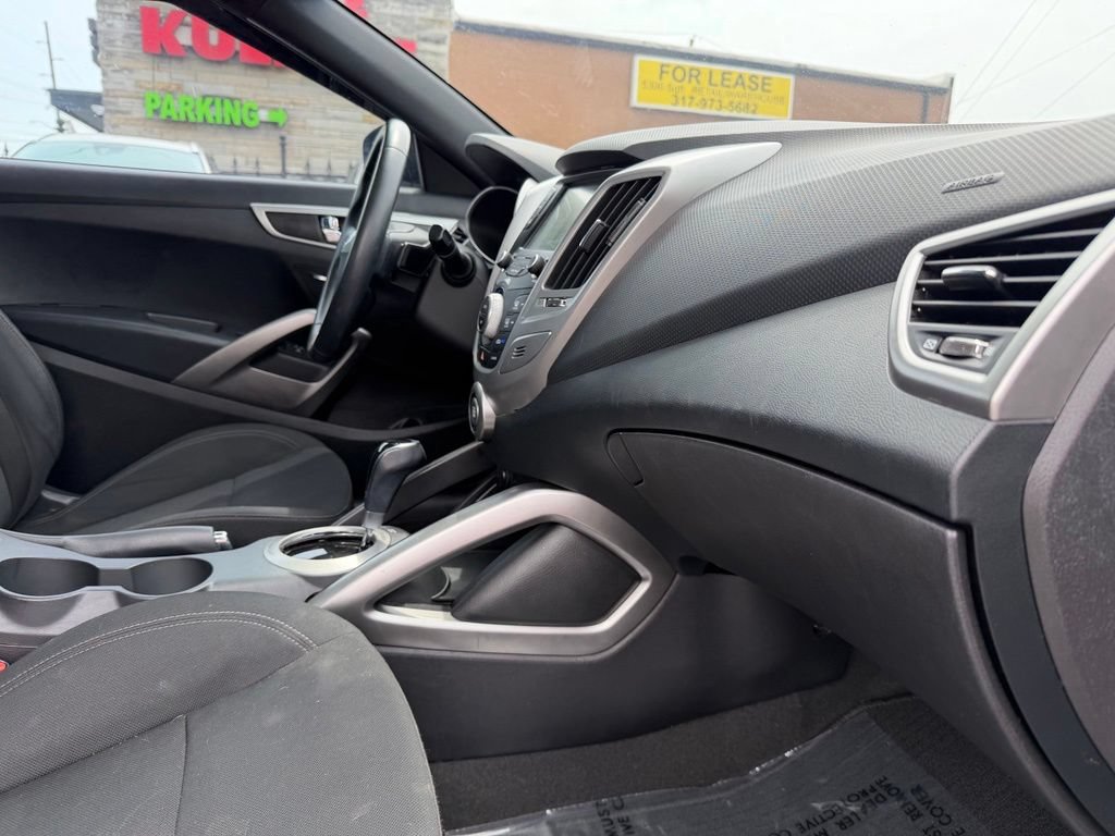 Used 2017 Hyundai Veloster Value Edition FWD image 25