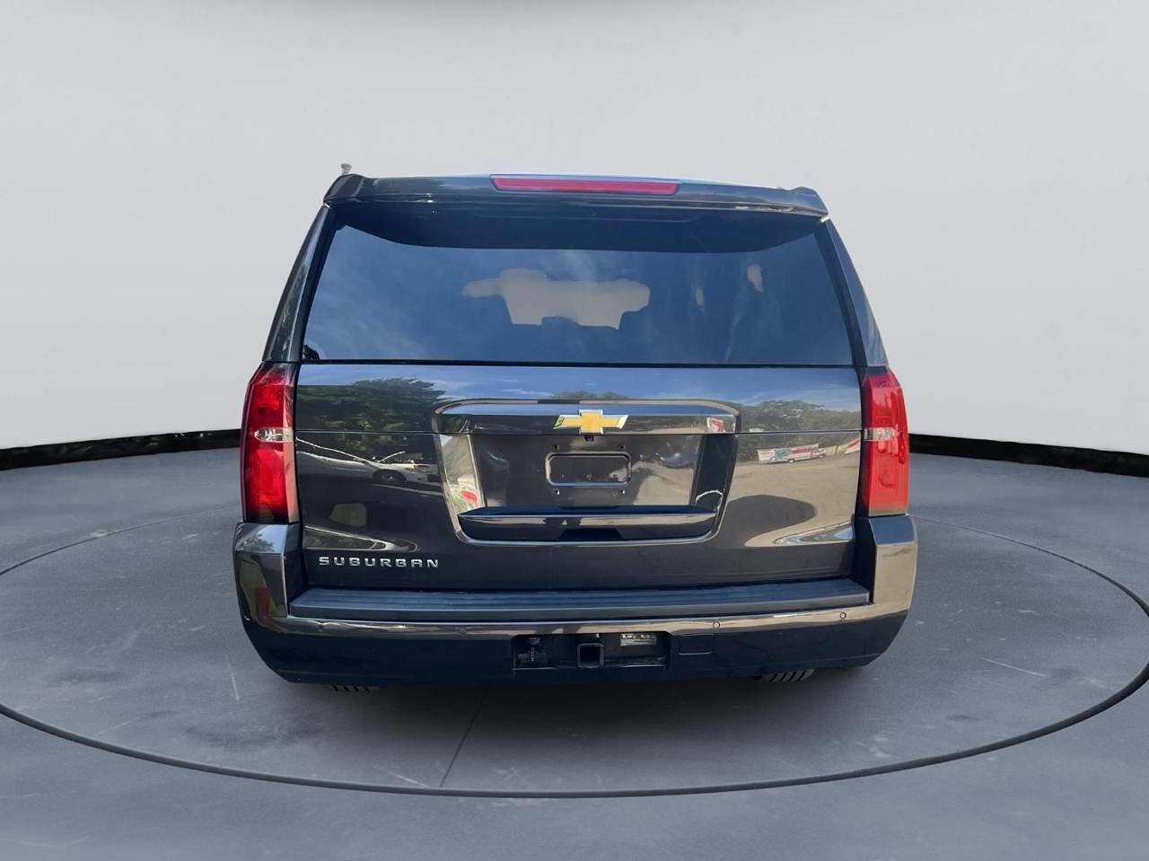 Used 2017 Chevrolet Suburban LT image 6