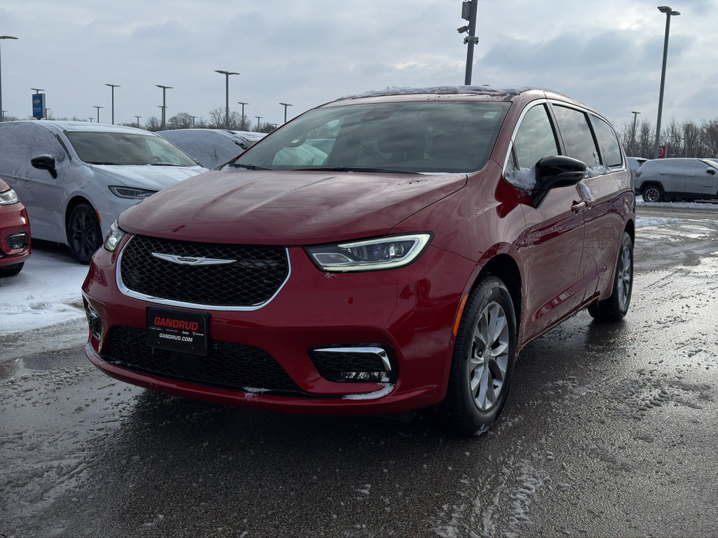 New 2026 Chrysler Pacifica Select image 2