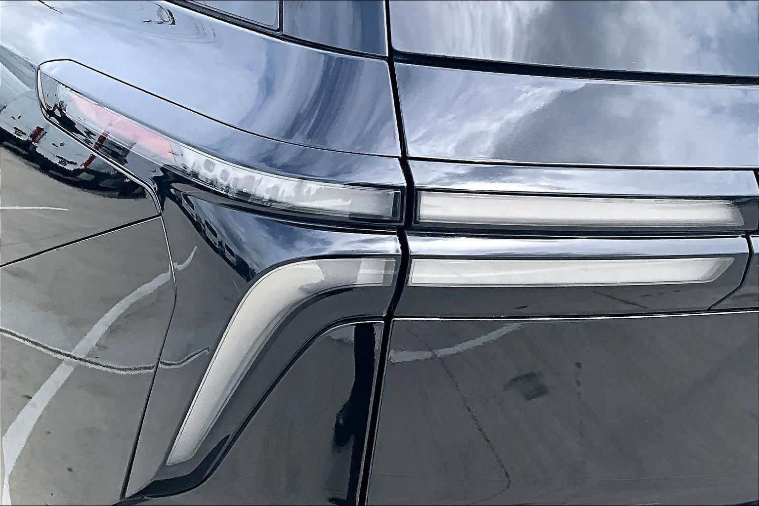 Used 2025 Chevrolet Traverse RS w/ LPO, Floor Liner Package FWD image 27