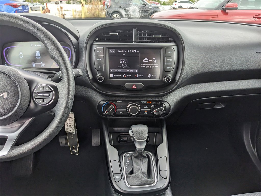 Certified 2025 Kia Soul LX image 17