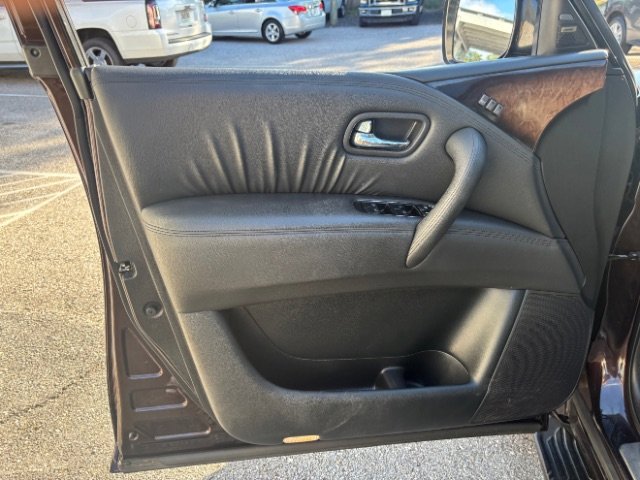 Used 2012 INFINITI QX56 4WD w/ Deluxe Touring Pkg image 11