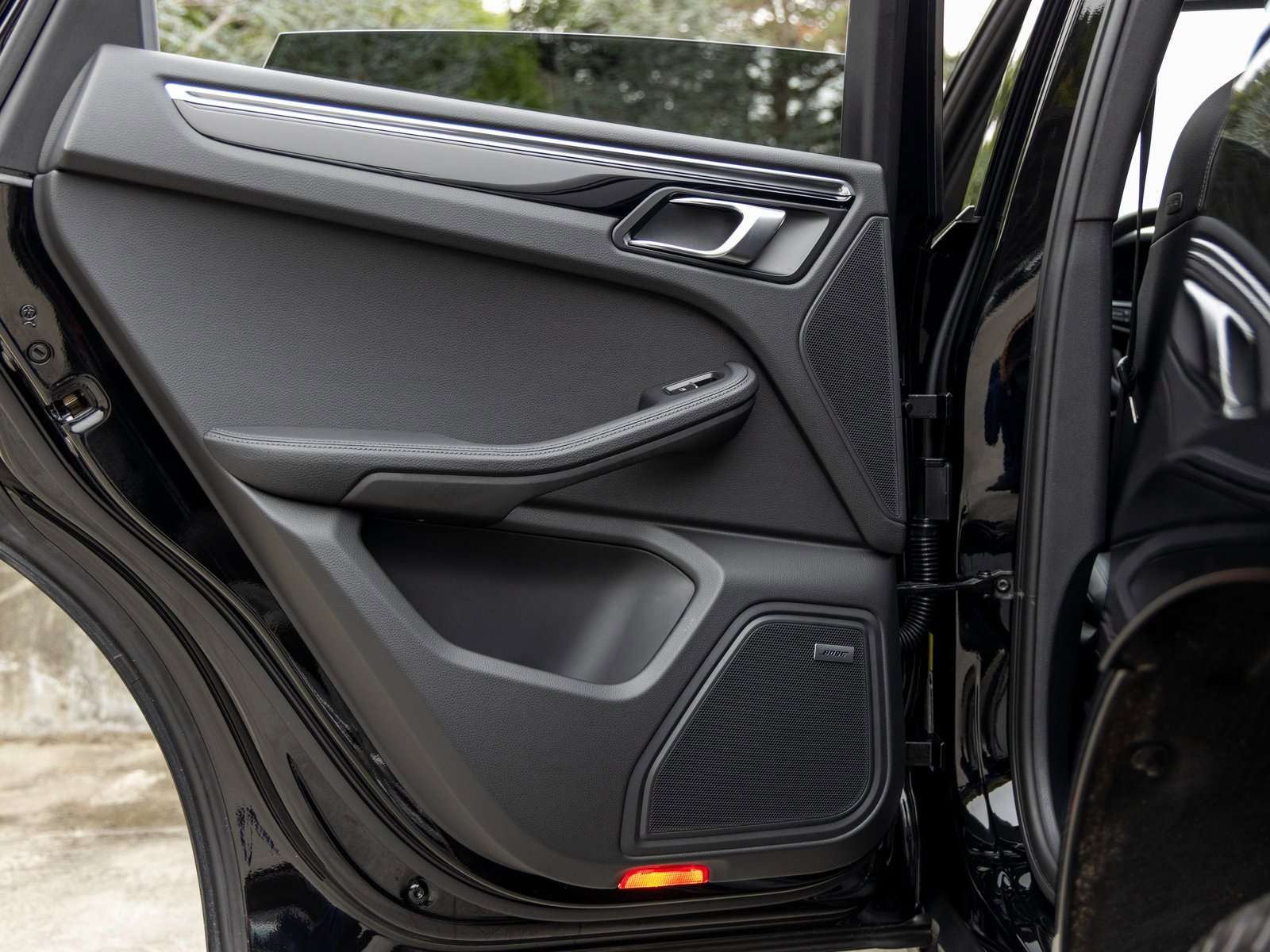 Certified 2025 Porsche Macan image 35