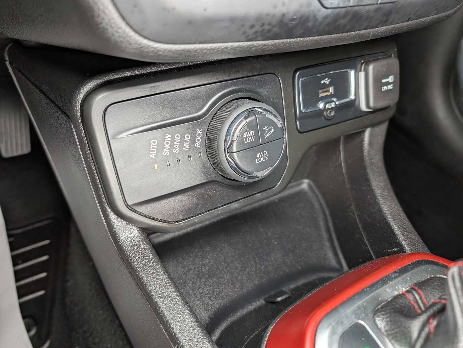 Used 2018 Jeep Renegade Trailhawk AWD/4WD image 30