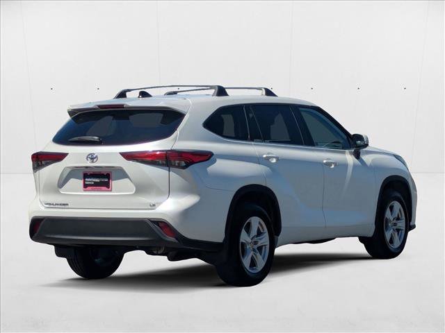 Used 2022 Toyota Highlander LE image 5