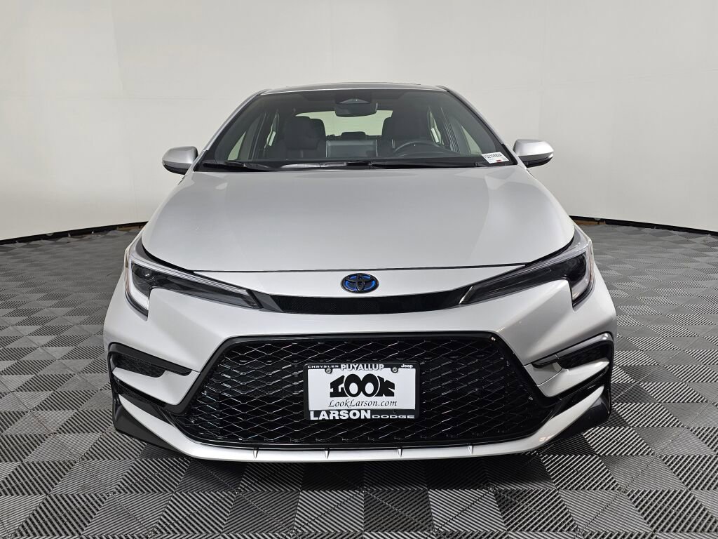 Used 2025 Toyota Corolla SE w/ SE Premium Package image 8