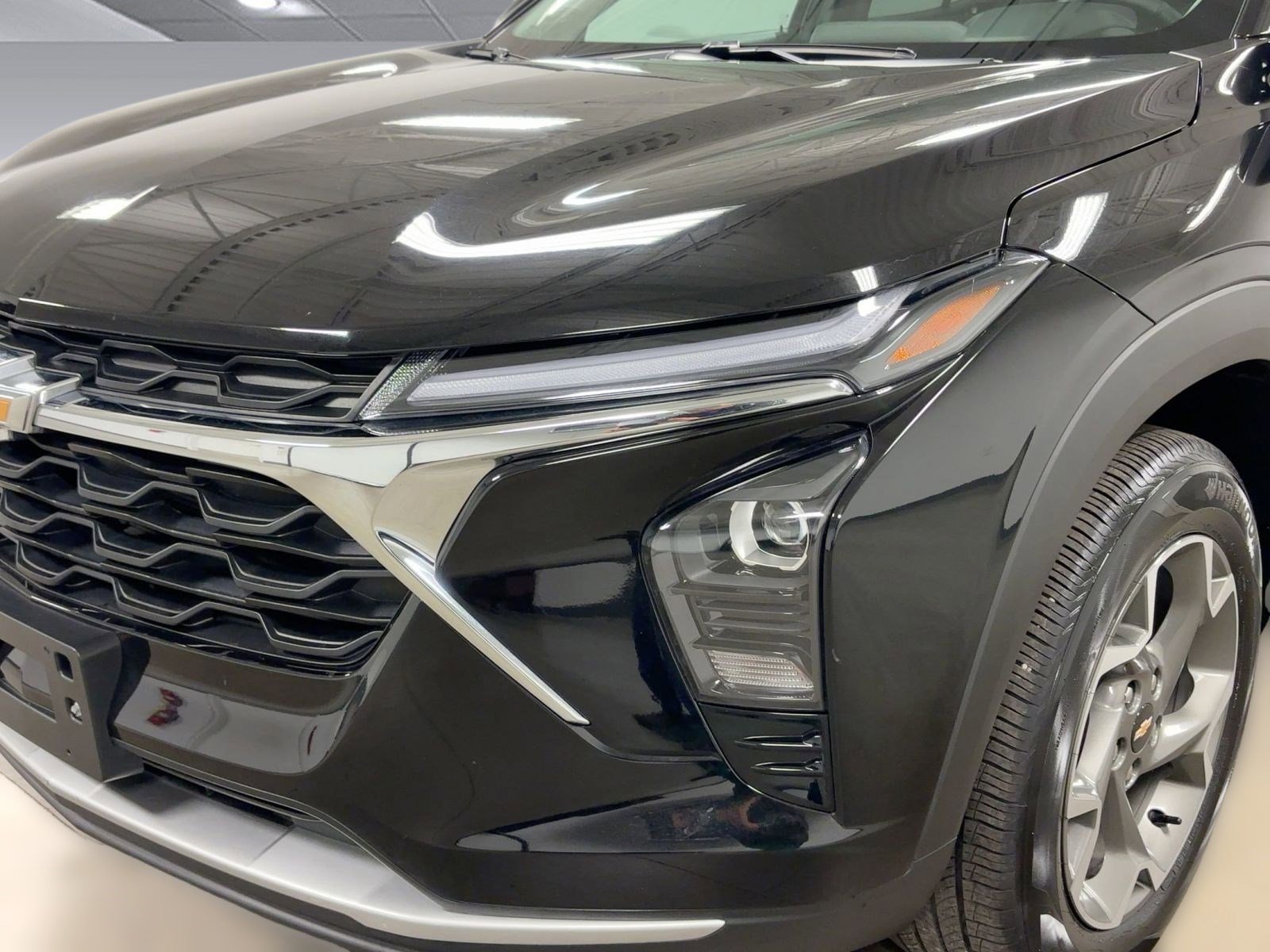 Certified 2025 Chevrolet Trax LT w/ LT Convenience Package image 9