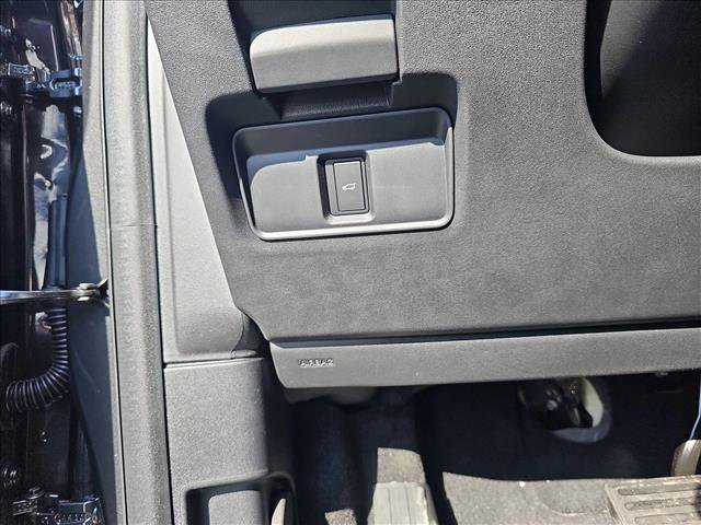 Used 2025 Land Rover Discovery Sport S image 25