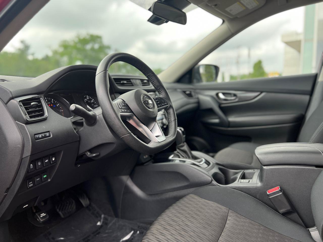 Used 2019 Nissan Rogue SV AWD/4WD image 17