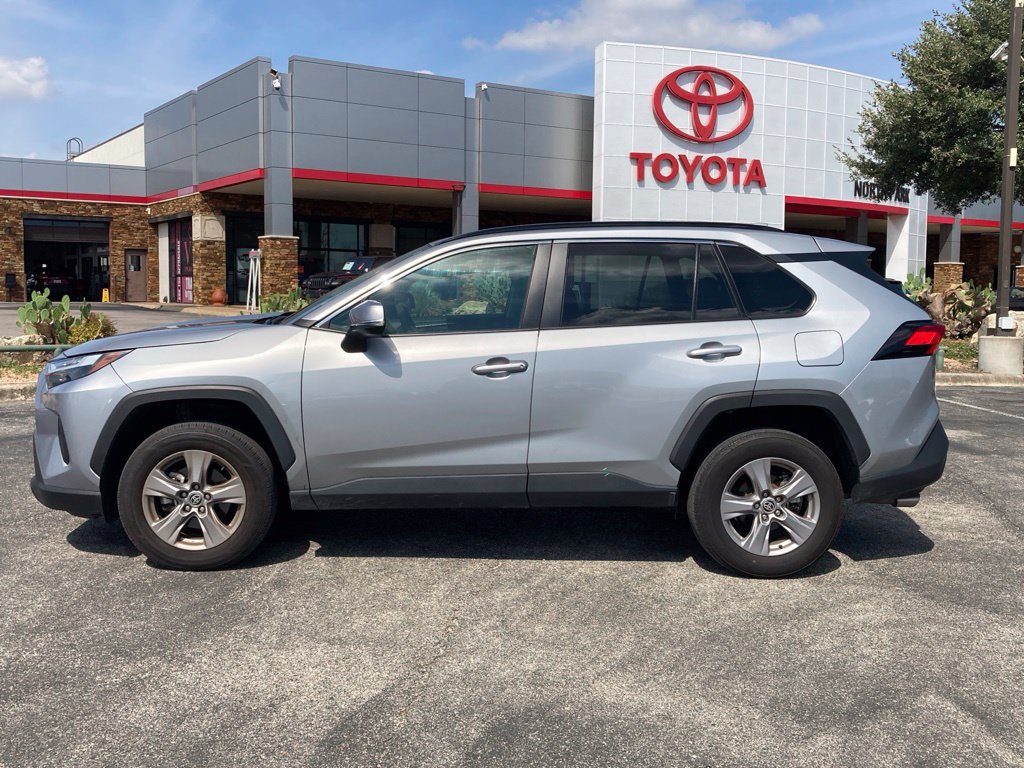 Certified 2025 Toyota RAV4 XLE FWD image 8