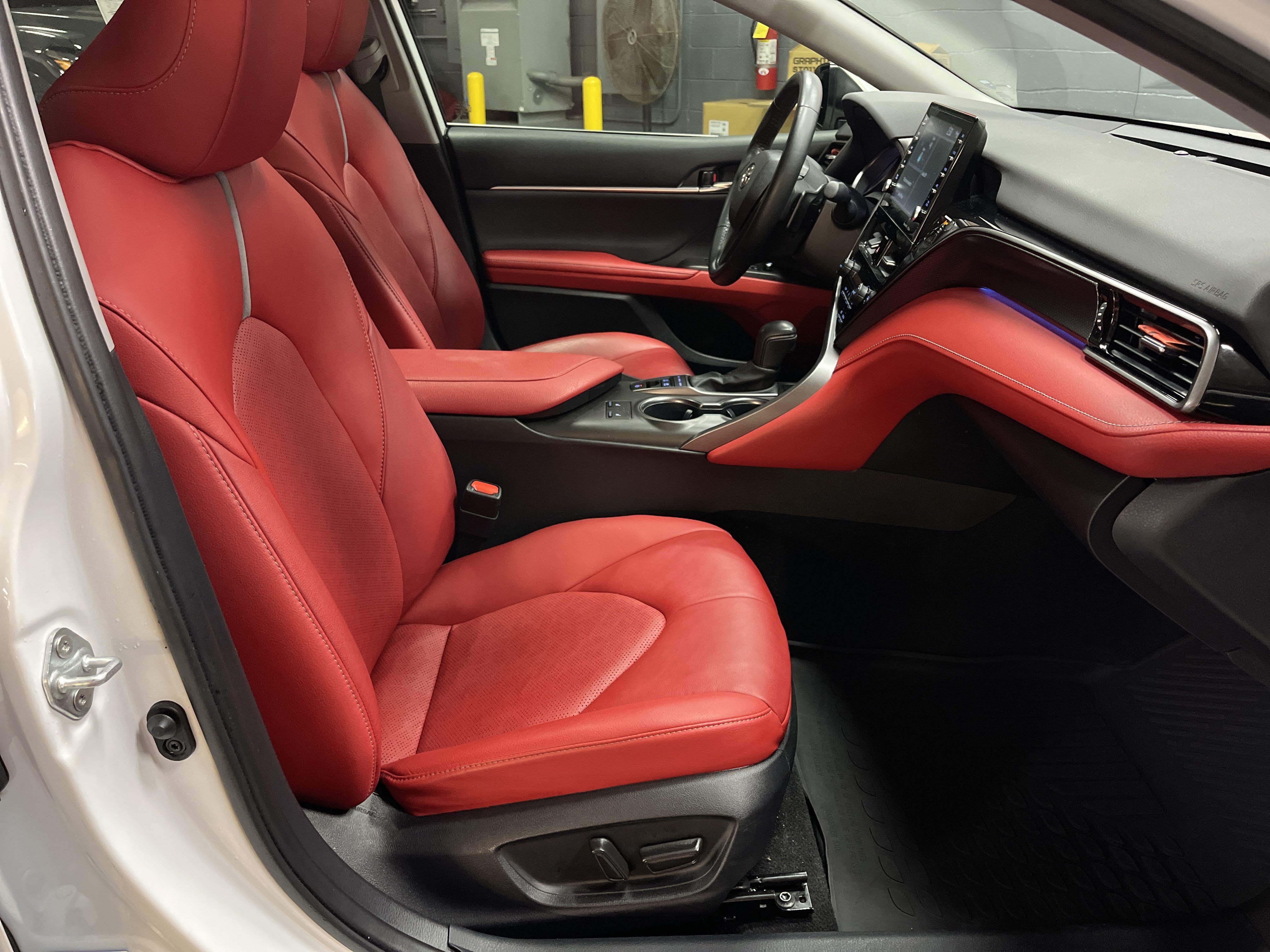 Used 2022 Toyota Camry XSE FWD image 32