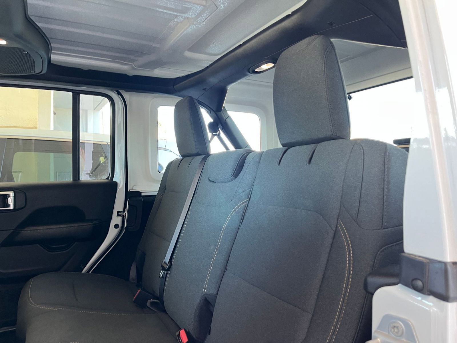 Used 2025 Jeep Wrangler Sahara image 37