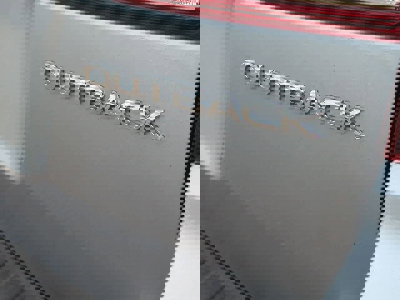 Used 2018 Subaru Outback 2.5i Premium image 12