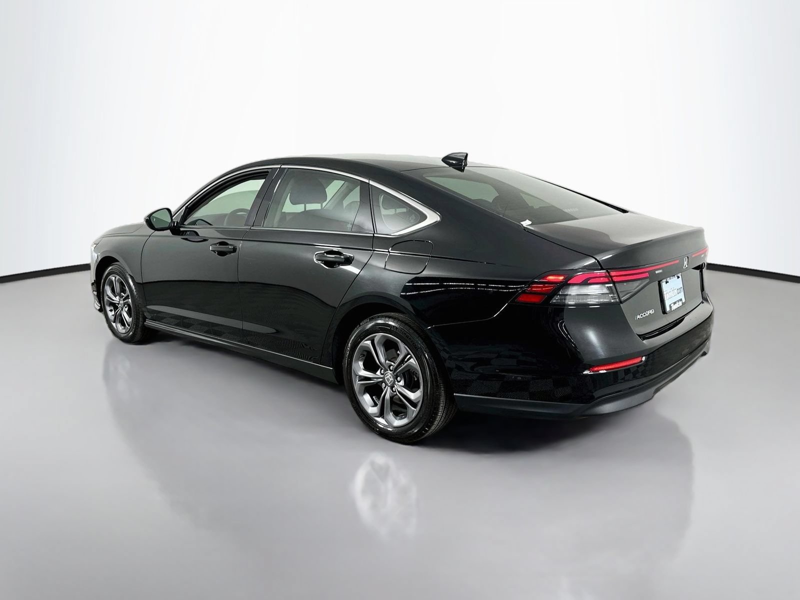 Used 2023 Honda Accord EX image 5