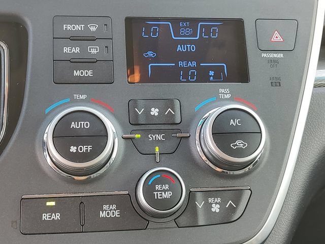 Used 2017 Toyota Sienna SE FWD image 16