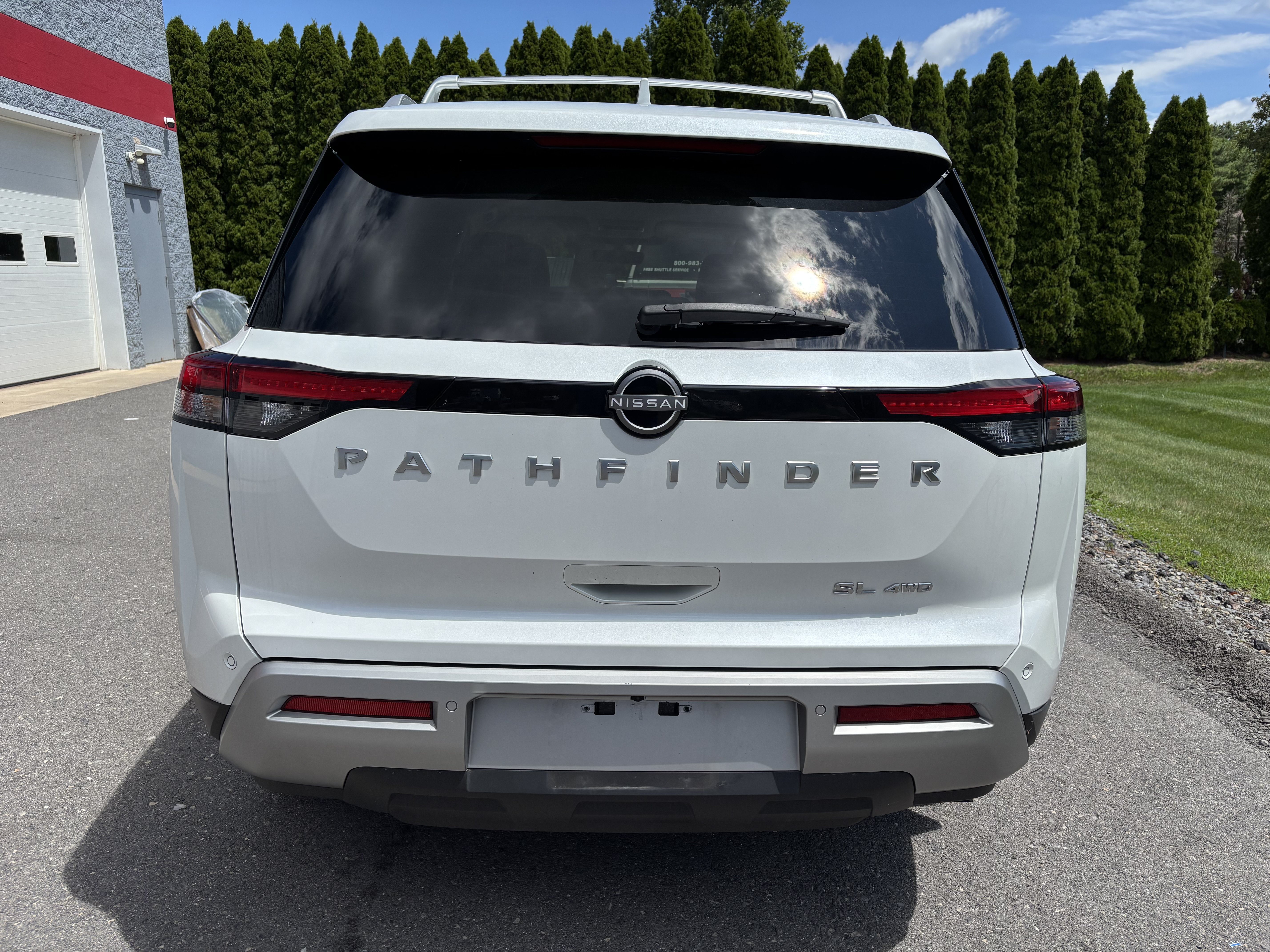 Used 2025 Nissan Pathfinder SL AWD/4WD image 4