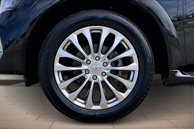 Used 2017 INFINITI QX80 4WD w/ Driver Assistance Package image 9