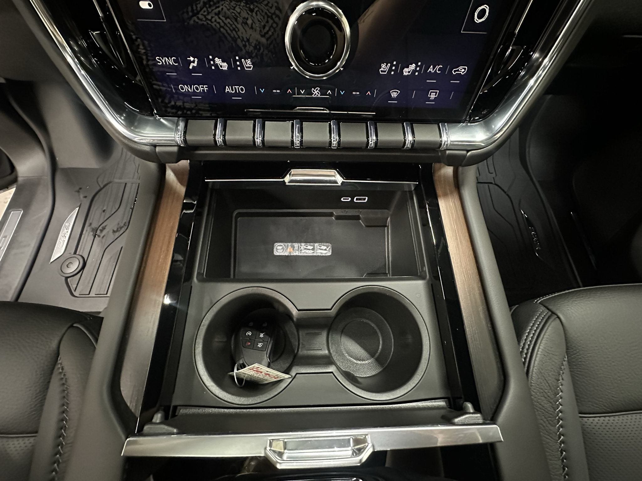 New 2027 GMC Yukon Denali w/ Sun & Power Step Package AWD/4WD image 32