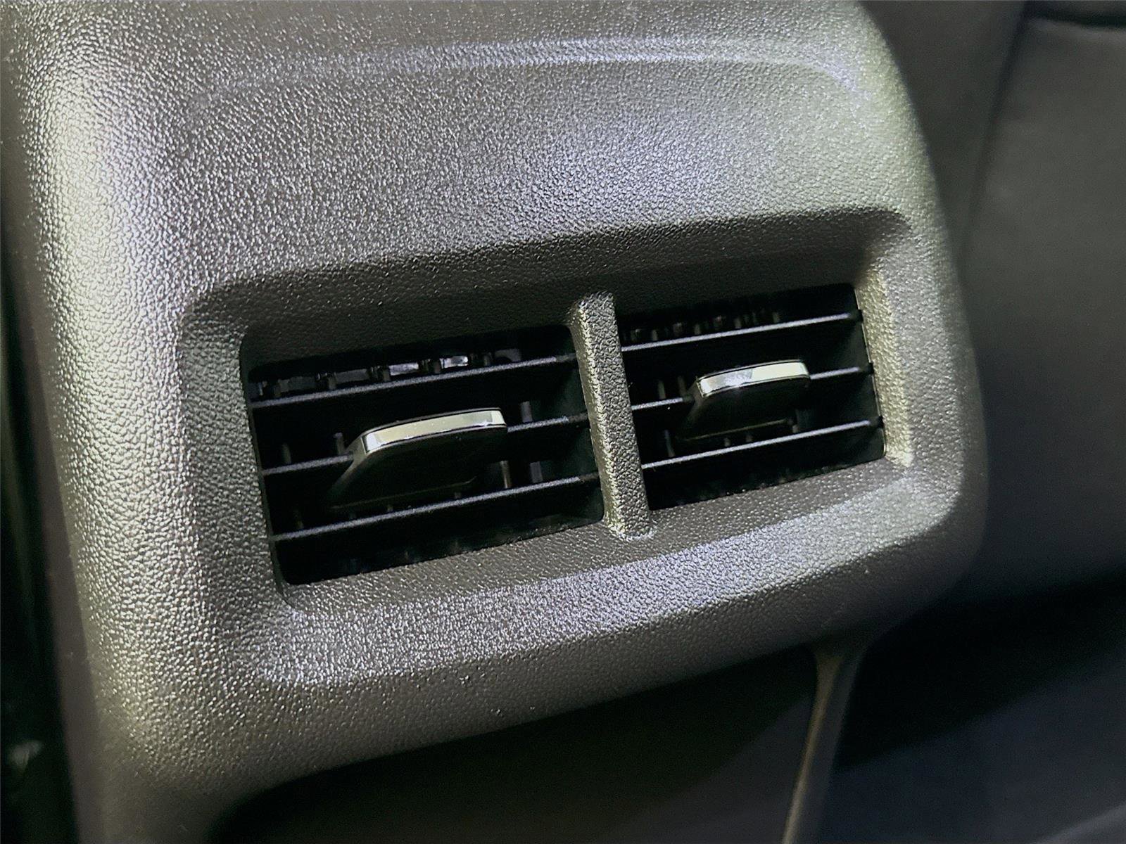 Used 2023 Chevrolet Equinox LT FWD image 25