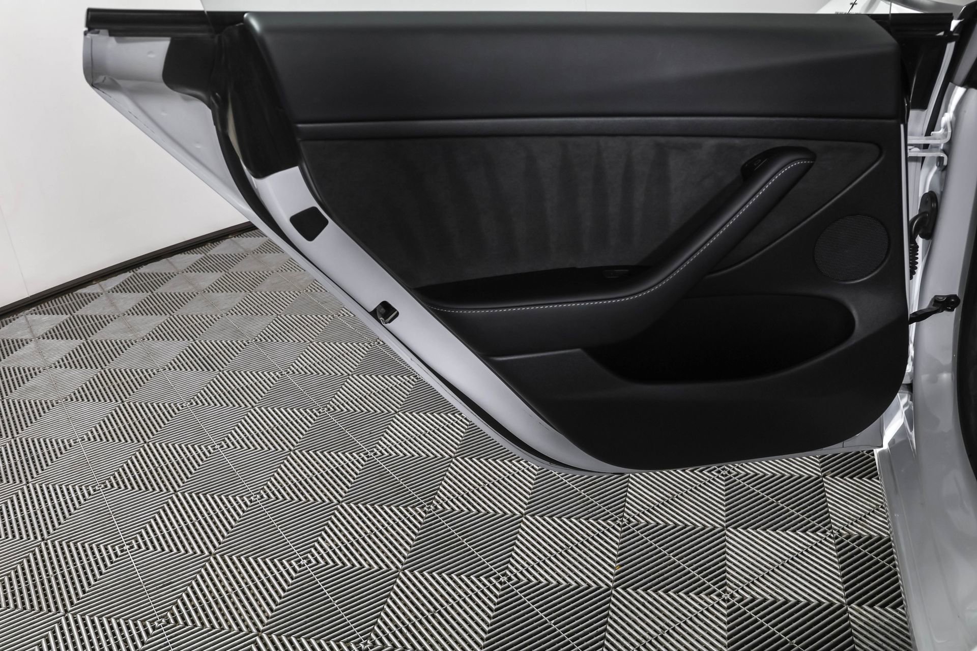 Used 2021 Tesla Model 3 Standard Range Plus image 37