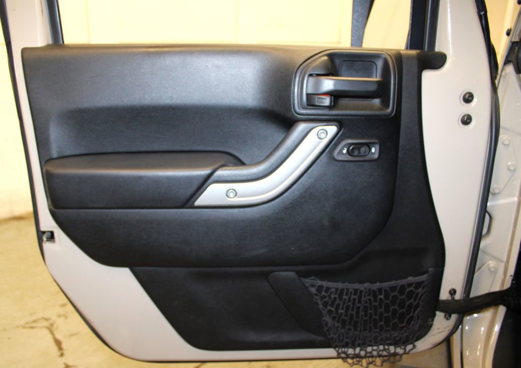 Certified 2016 Jeep Wrangler Unlimited Sahara w/ Max Tow Package image 20