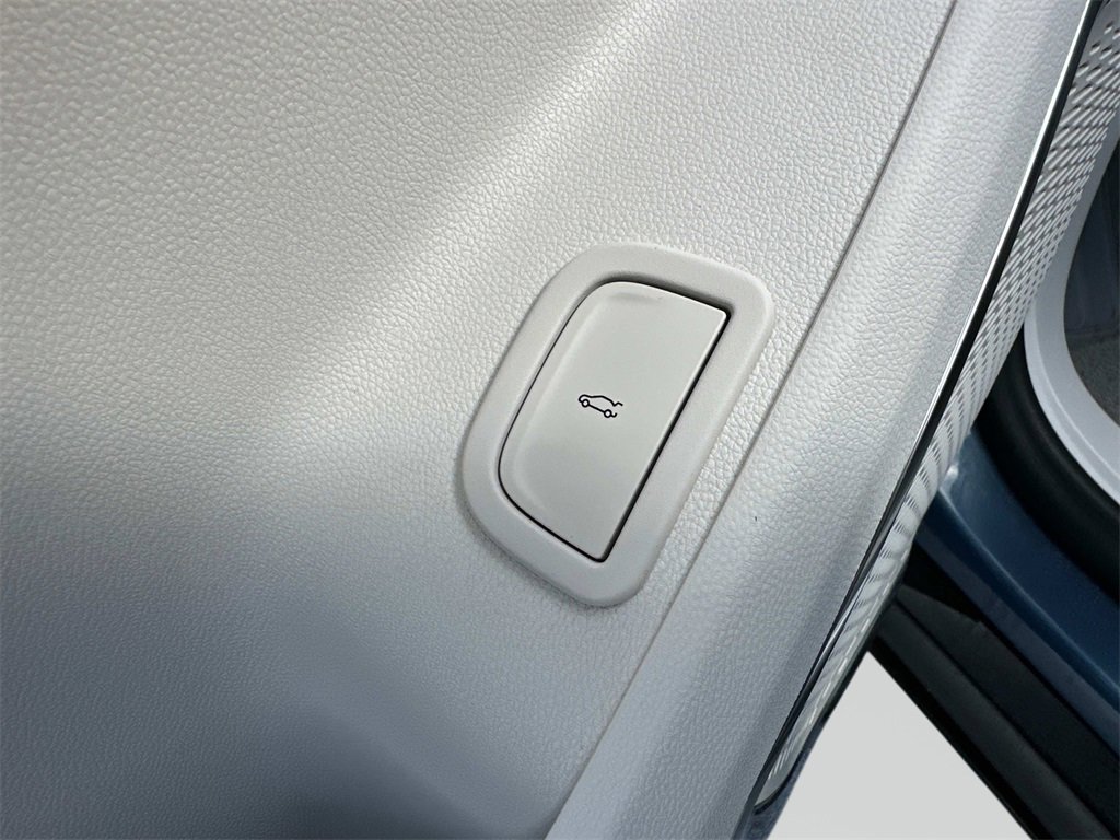 Used 2024 GMC Acadia Denali w/ Super Cruise Package image 21