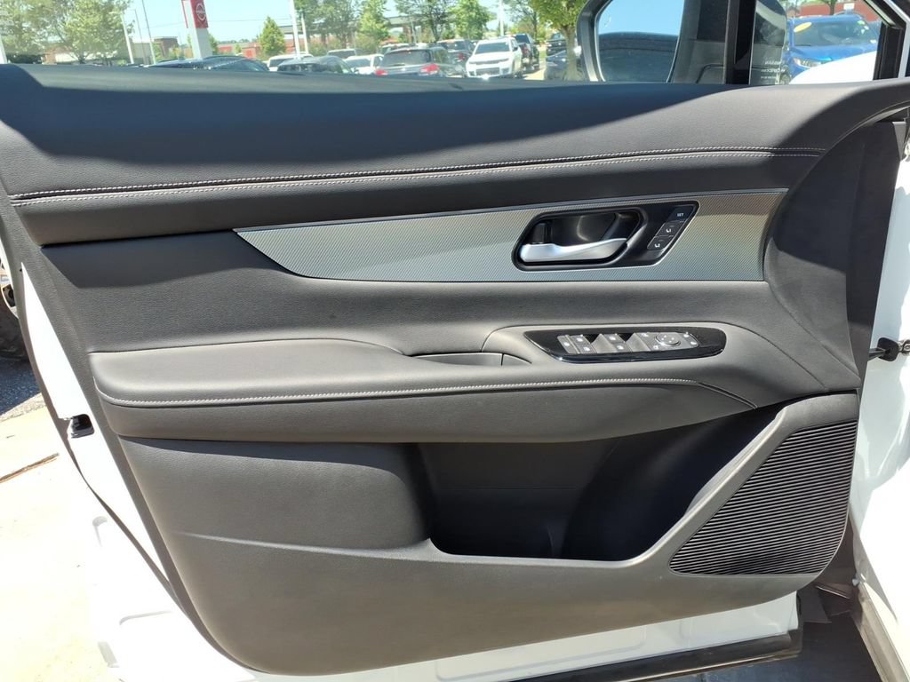 New 2025 Nissan Murano SL AWD/4WD image 13