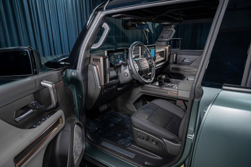Used 2024 GMC Hummer EV 3X w/ LPO, Cargo Utility Package AWD/4WD image 13