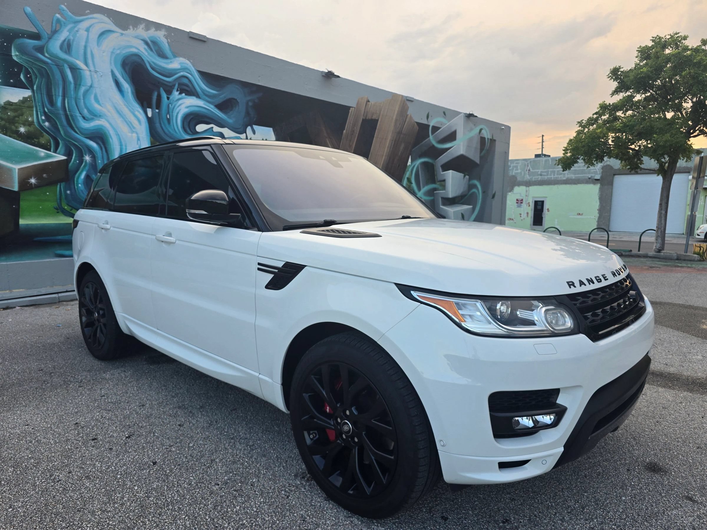 Used 2017 Land Rover Range Rover Sport HSE Dynamic AWD/4WD image 5