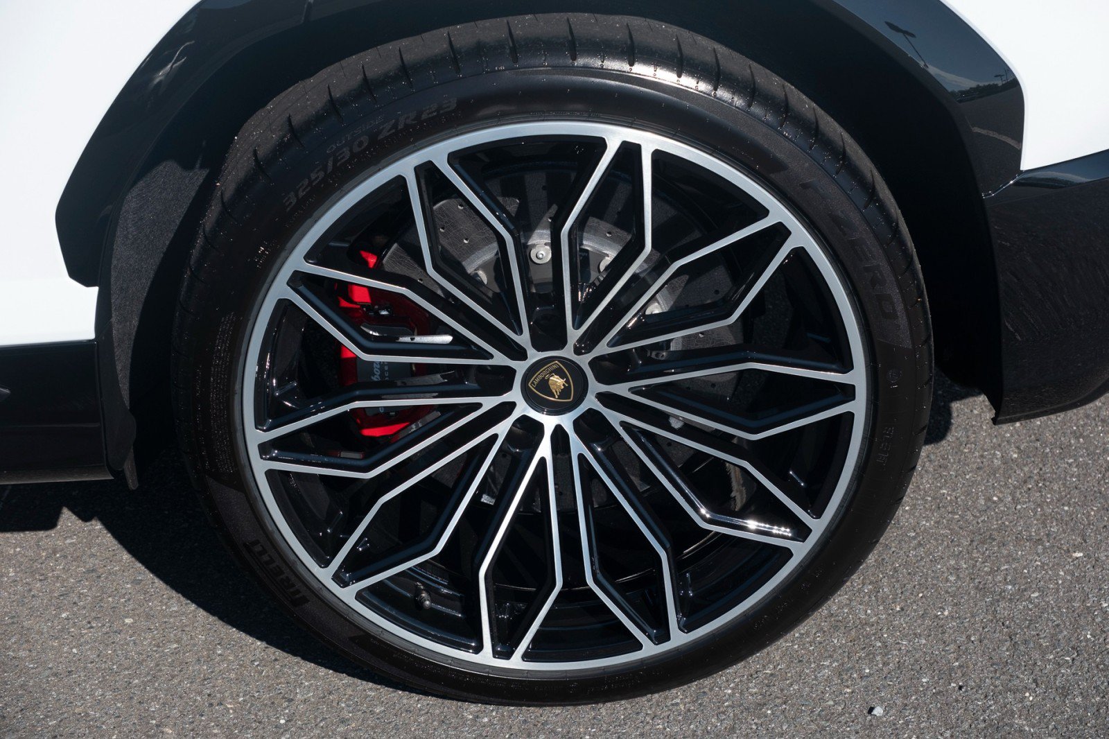 Used 2025 Lamborghini Urus SE AWD/4WD image 31