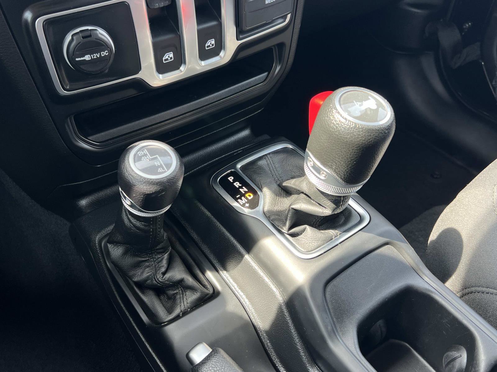 Used 2023 Jeep Wrangler Sport S image 17