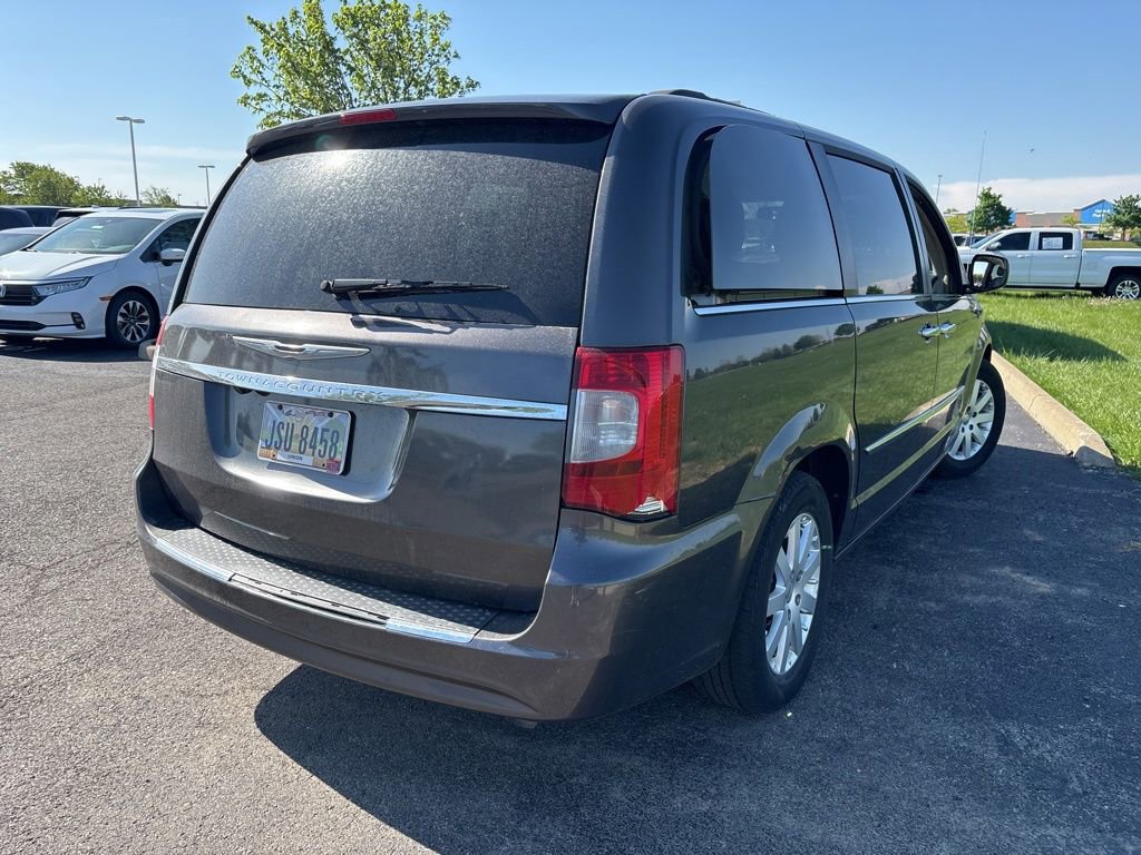 Used 2016 Chrysler Town & Country Touring w/ Driver Convenience Group image 10