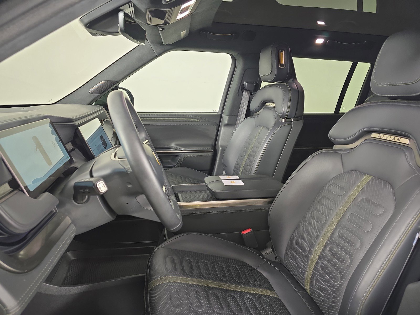 Used 2024 Rivian R1S Adventure image 20