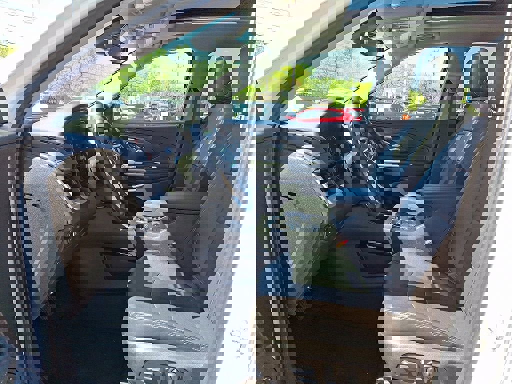 Certified 2023 GMC Terrain SLT w/ Elevation Edition AWD/4WD image 15