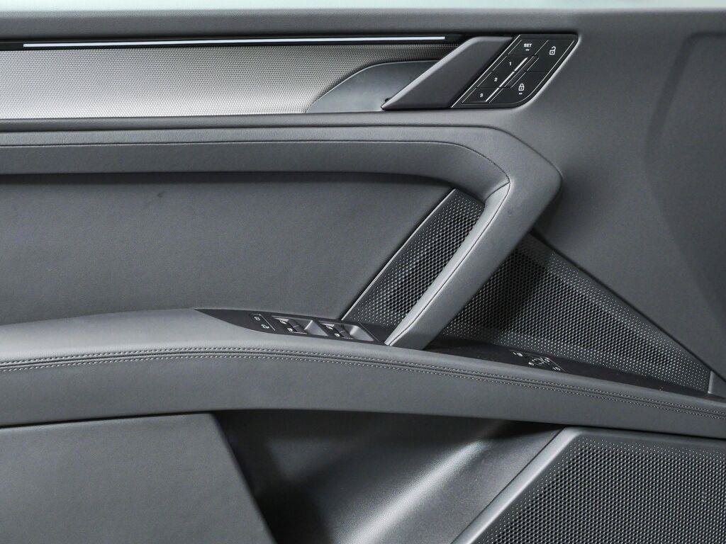 New 2026 Porsche Cayenne Electric AWD/4WD image 6