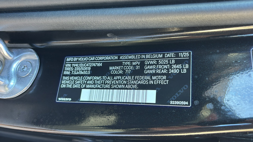 Certified 2026 Volvo XC40 B5 Plus AWD/4WD image 33