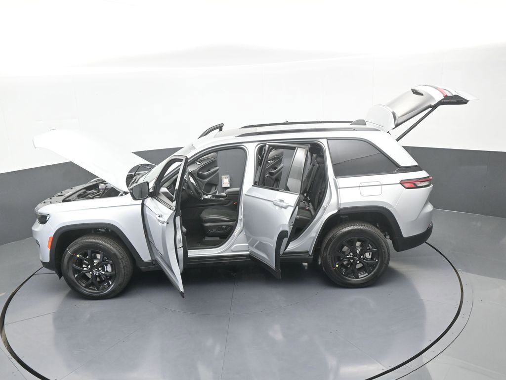 New 2025 Jeep Grand Cherokee Altitude image 59