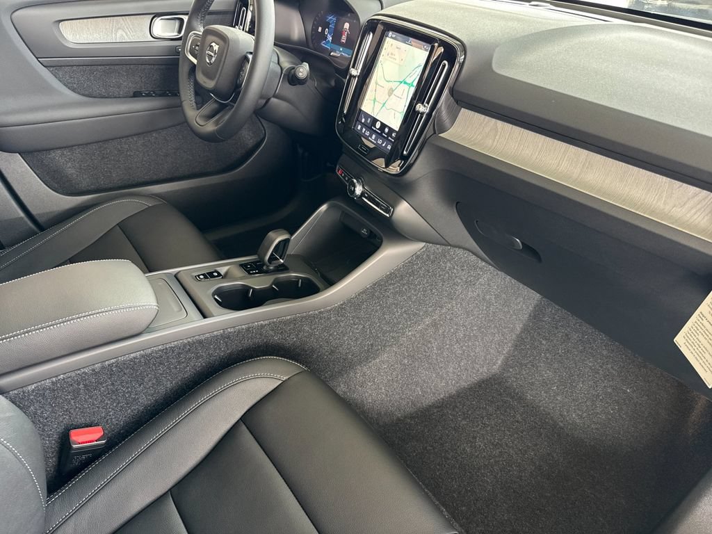 New 2026 Volvo XC40 B5 Core w/ Climate Package AWD/4WD image 15