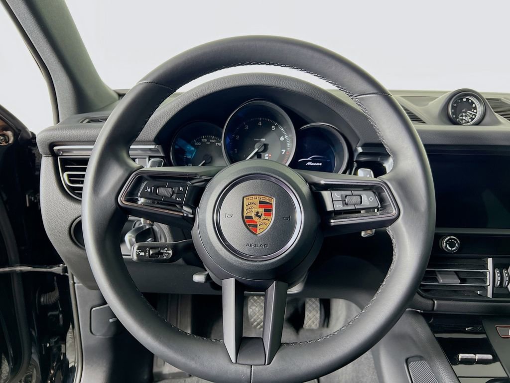 Certified 2023 Porsche Macan image 11