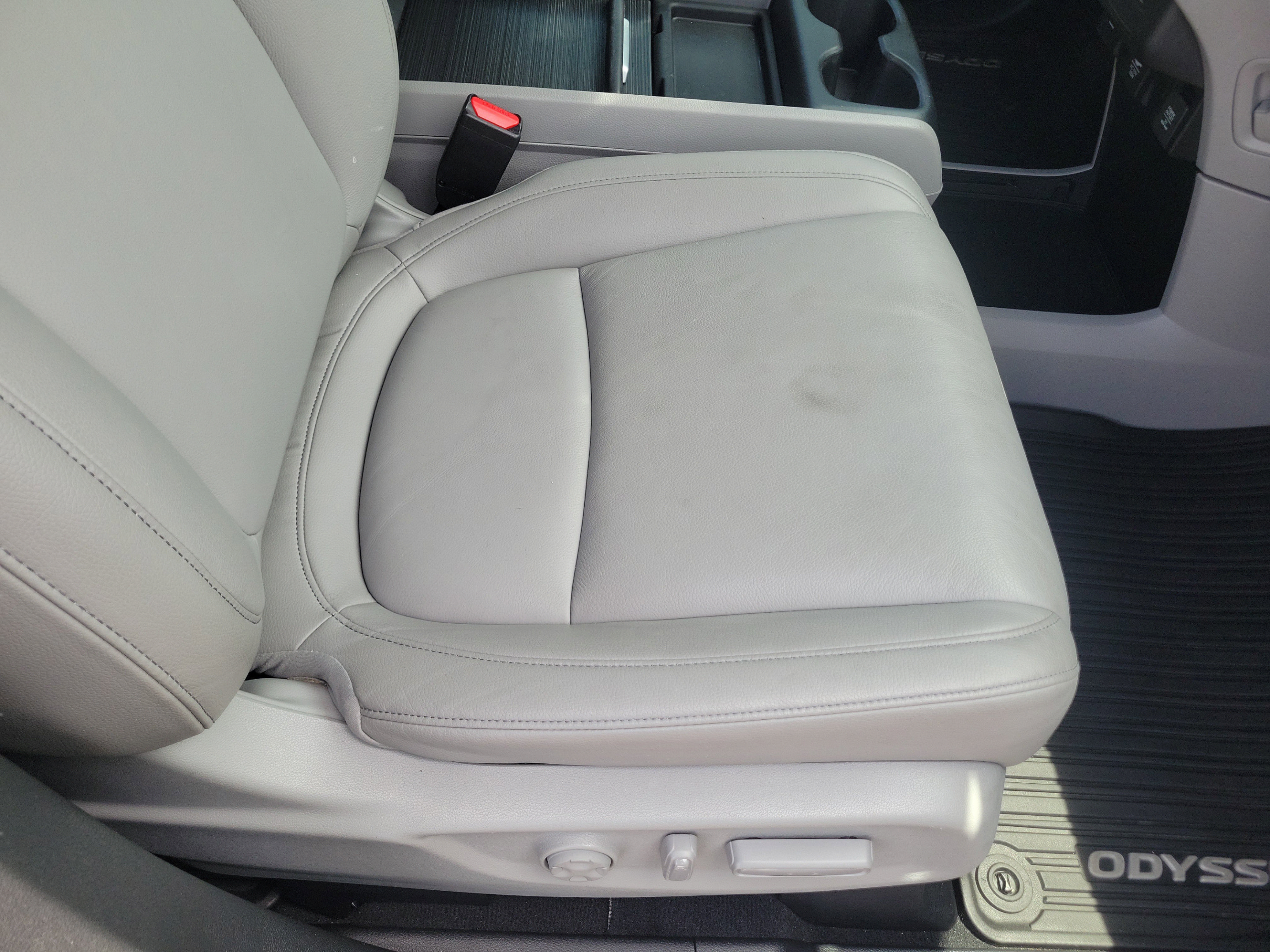 Certified 2024 Honda Odyssey Touring image 19