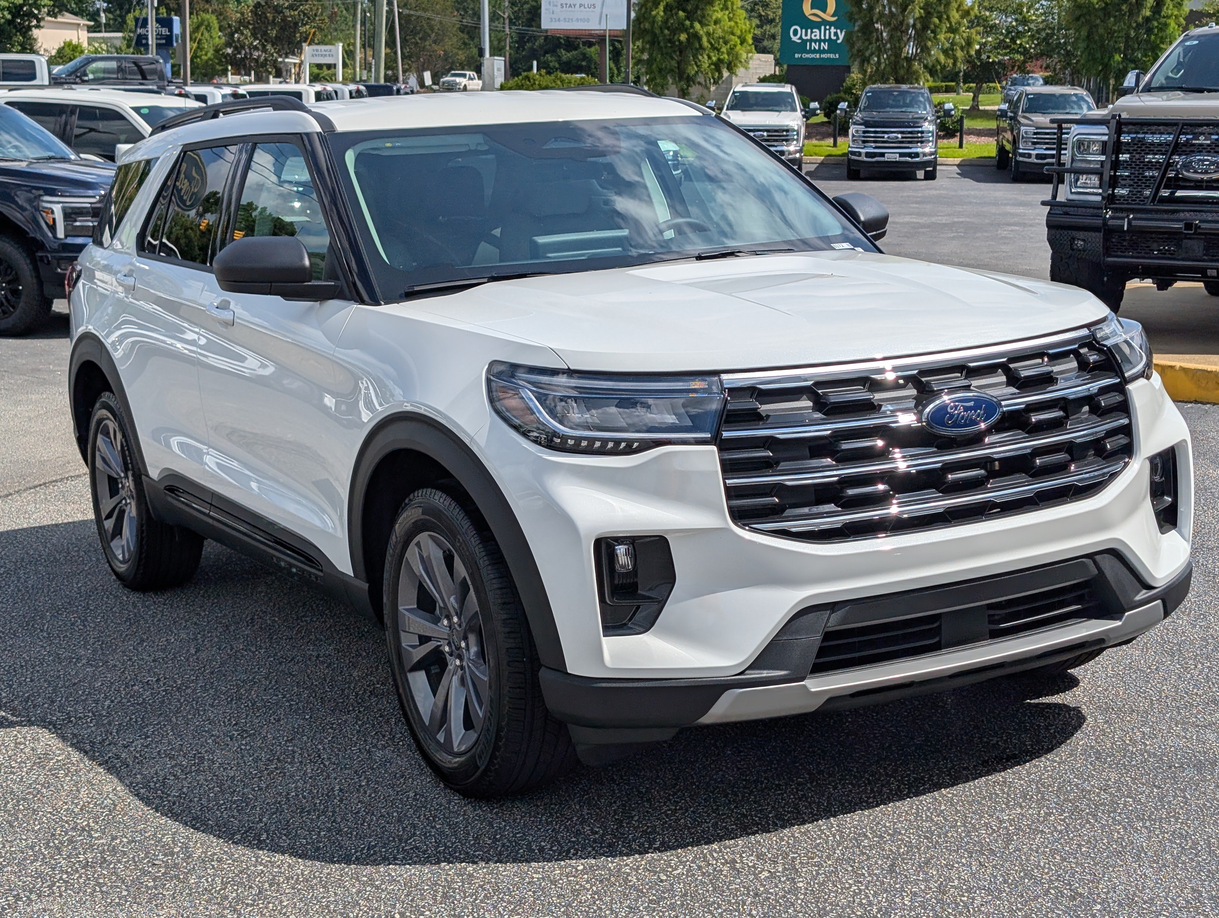 New 2026 Ford Explorer Active w/ Active Comfort Package AWD/4WD image 4
