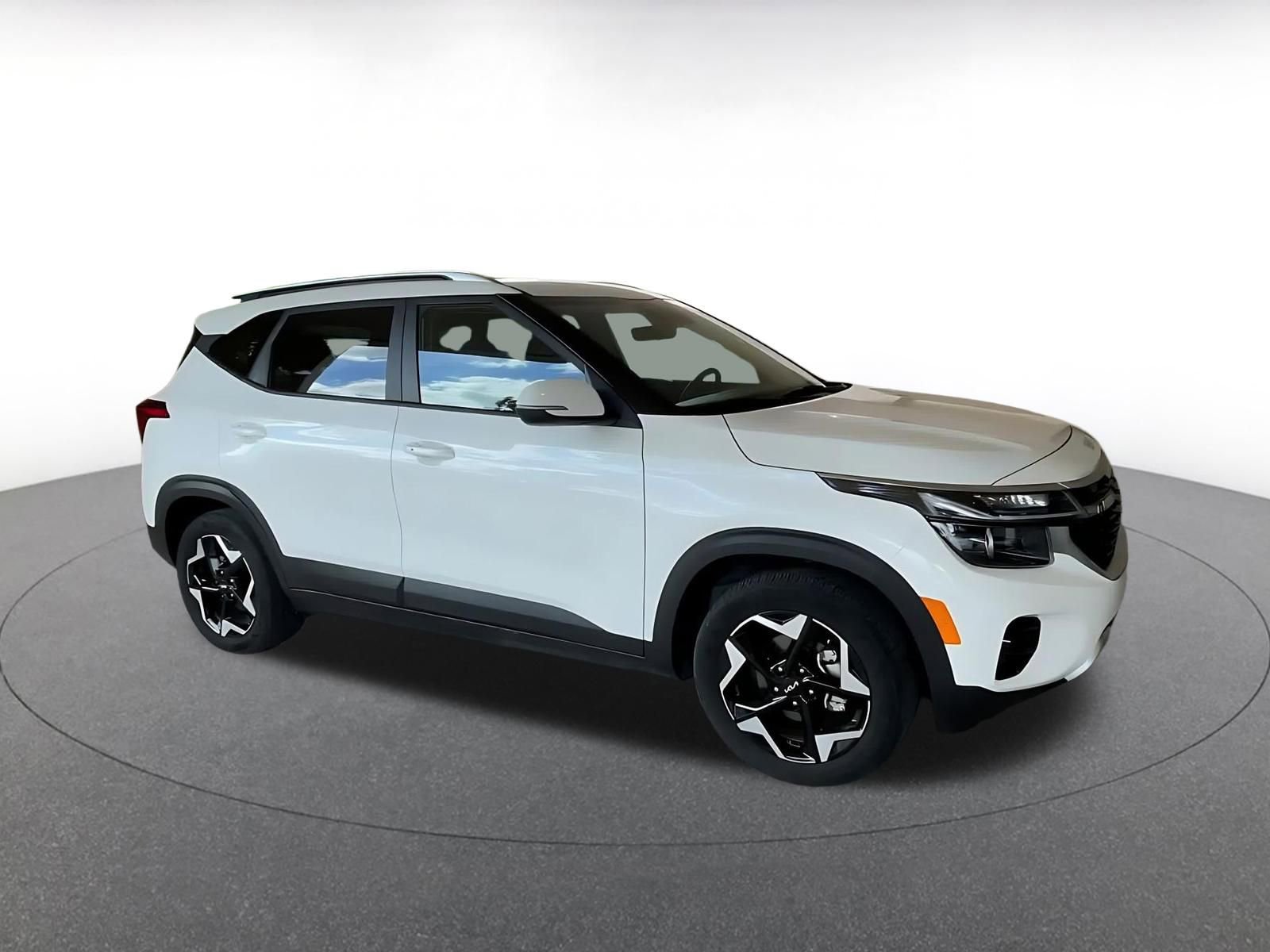 Used 2025 Kia Seltos S FWD image 2