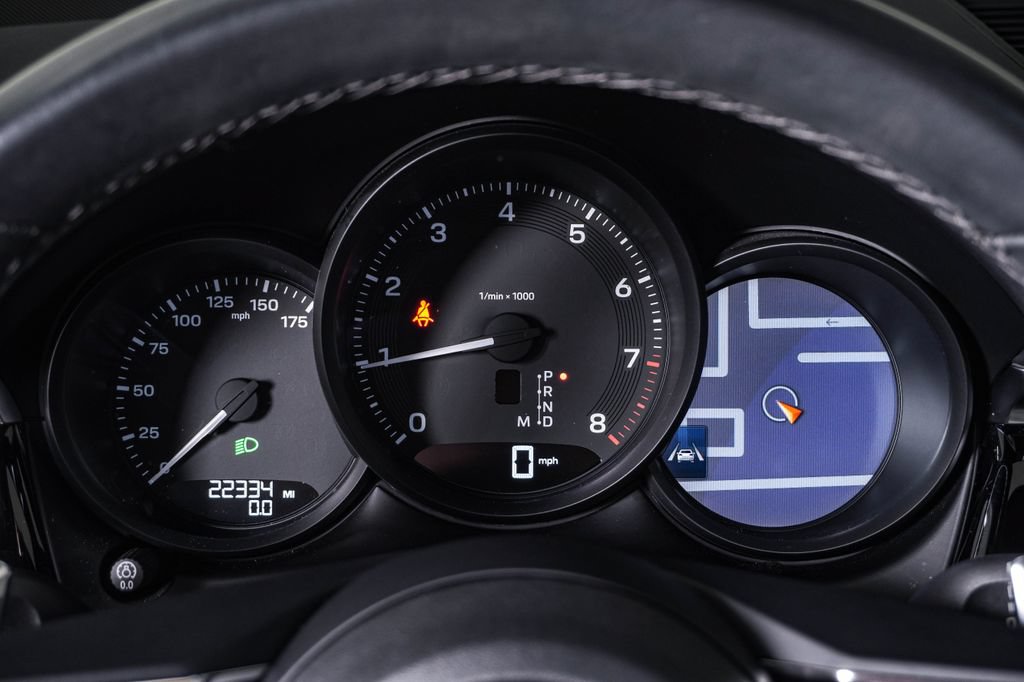 Certified 2023 Porsche Macan AWD/4WD image 21