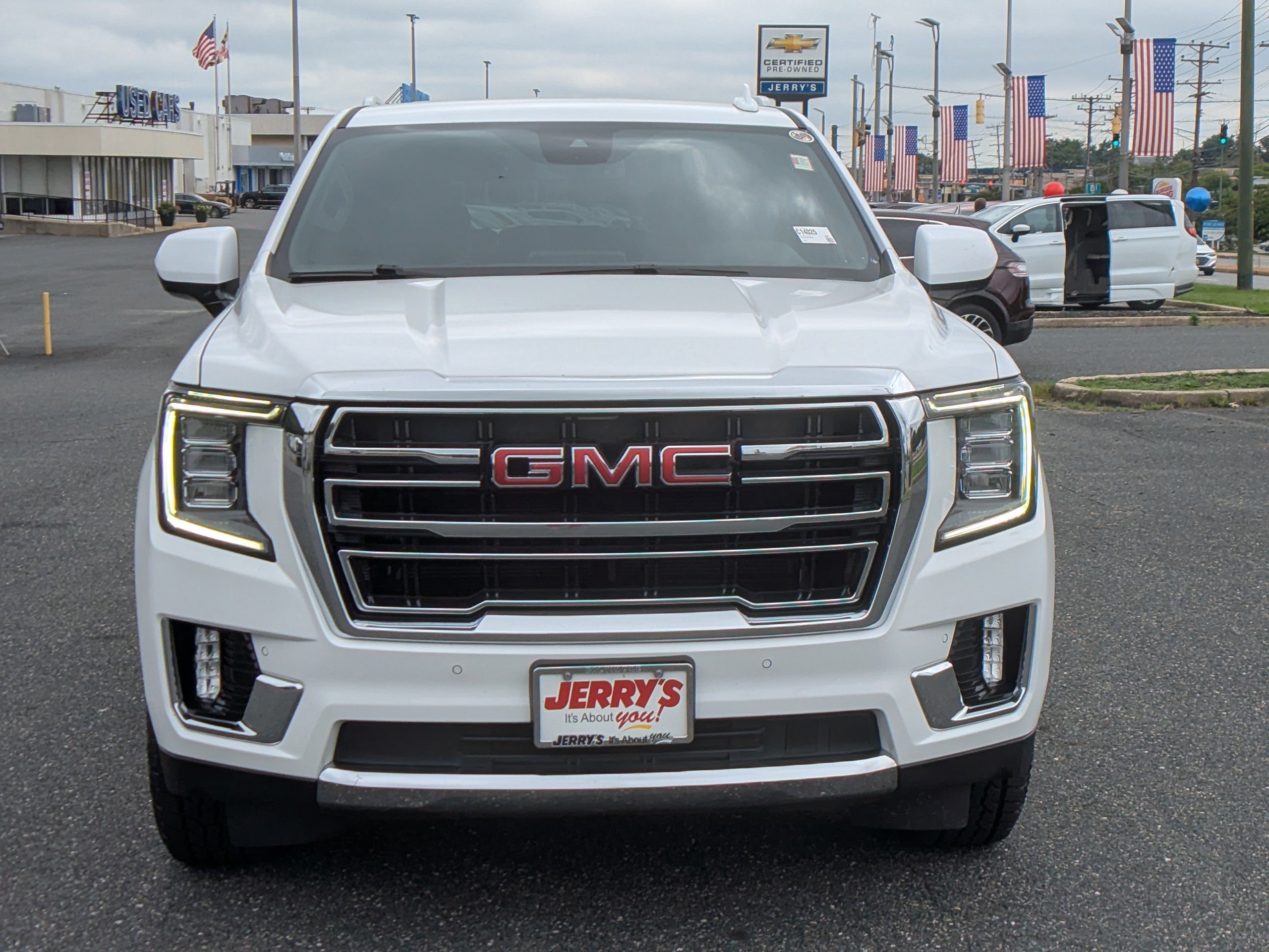 Used 2024 GMC Yukon XL SLT AWD/4WD image 2