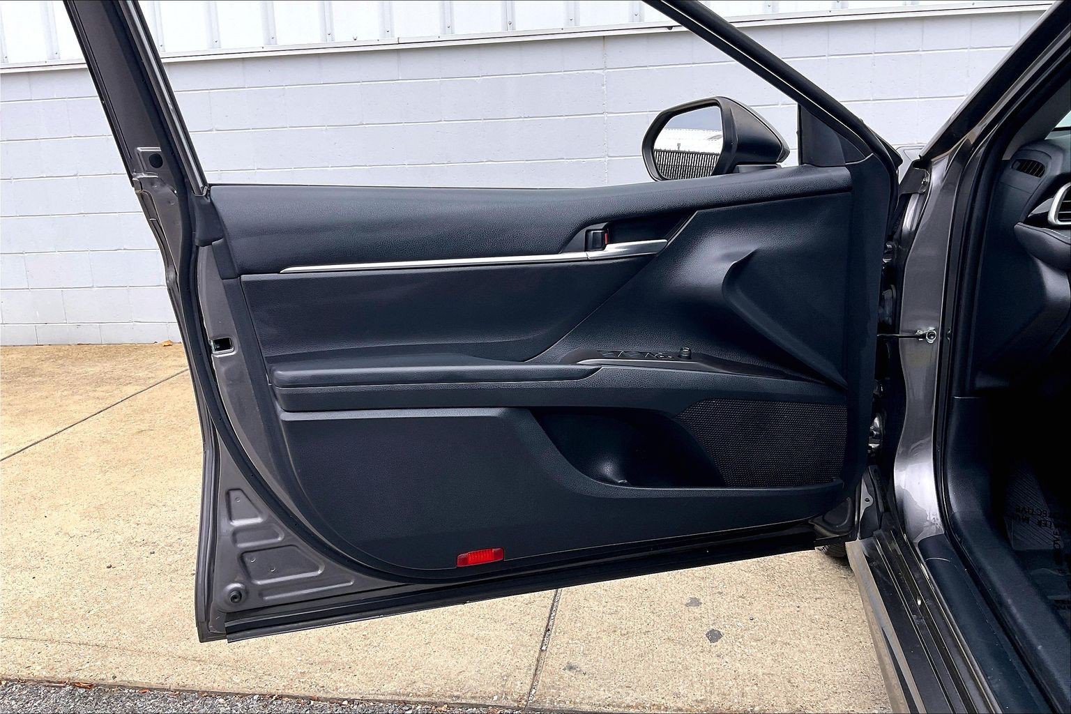 Used 2022 Toyota Camry SE FWD image 27