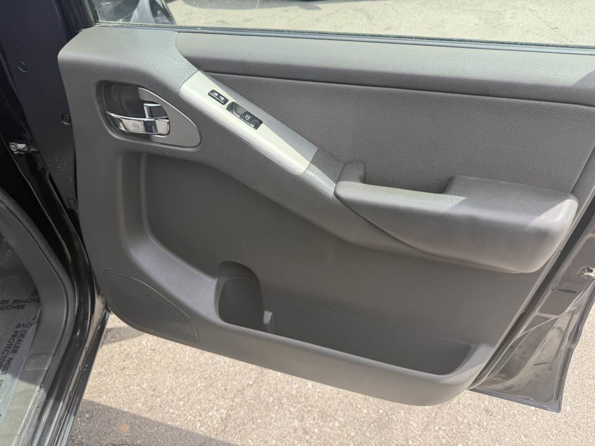 Used 2012 Nissan Pathfinder S image 14